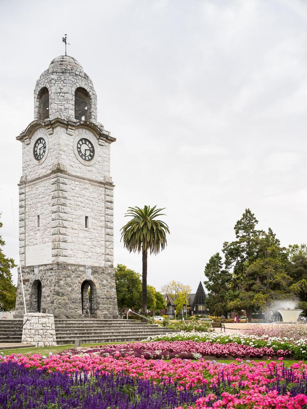 Carnmore Chateau Marlborough Blenheim Luaran gambar The clock tower at the centre of the square