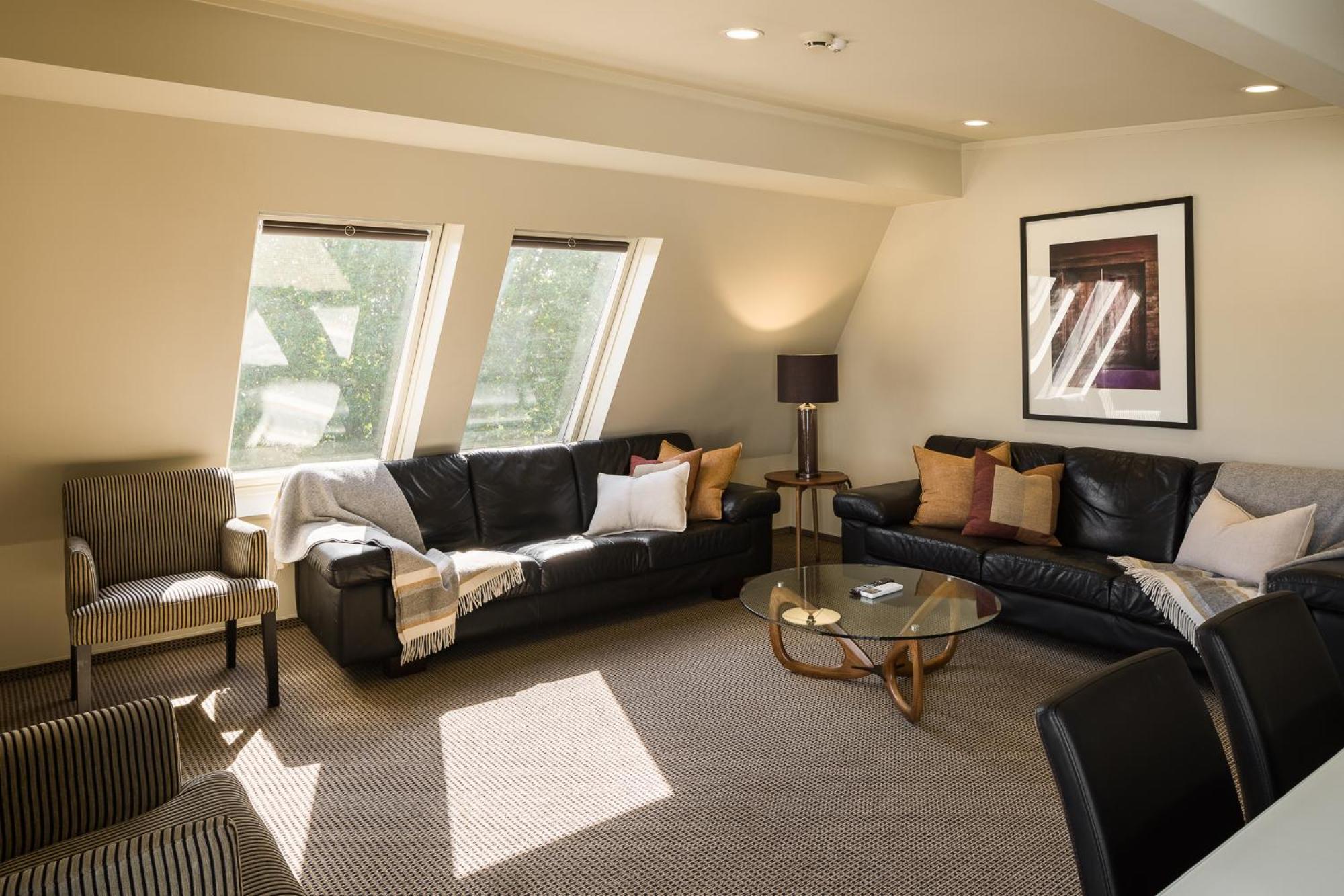 Carnmore Chateau Marlborough Blenheim Luaran gambar A living room with a skylight