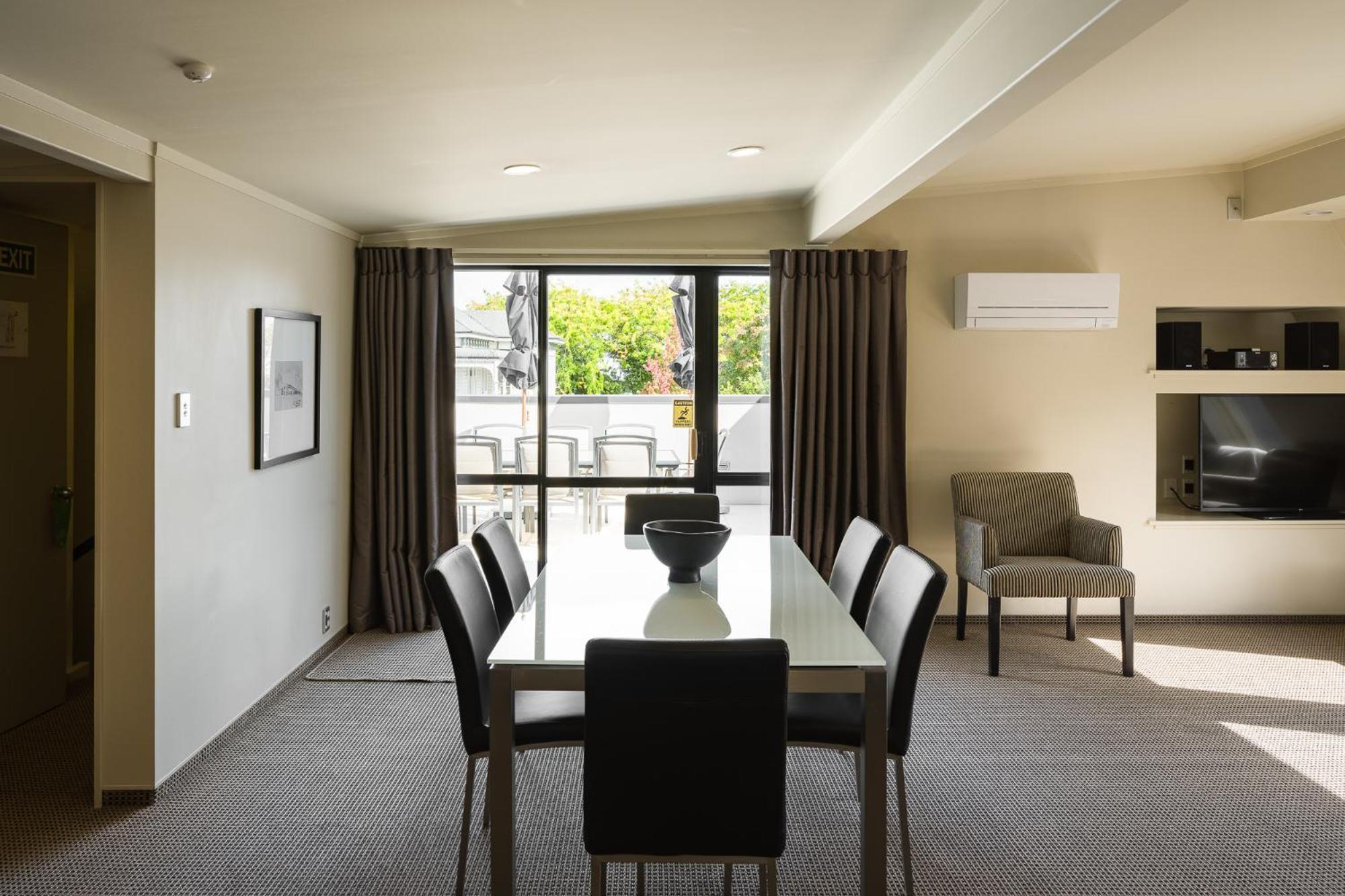 Carnmore Chateau Marlborough Blenheim Luaran gambar A typical apartment dining room