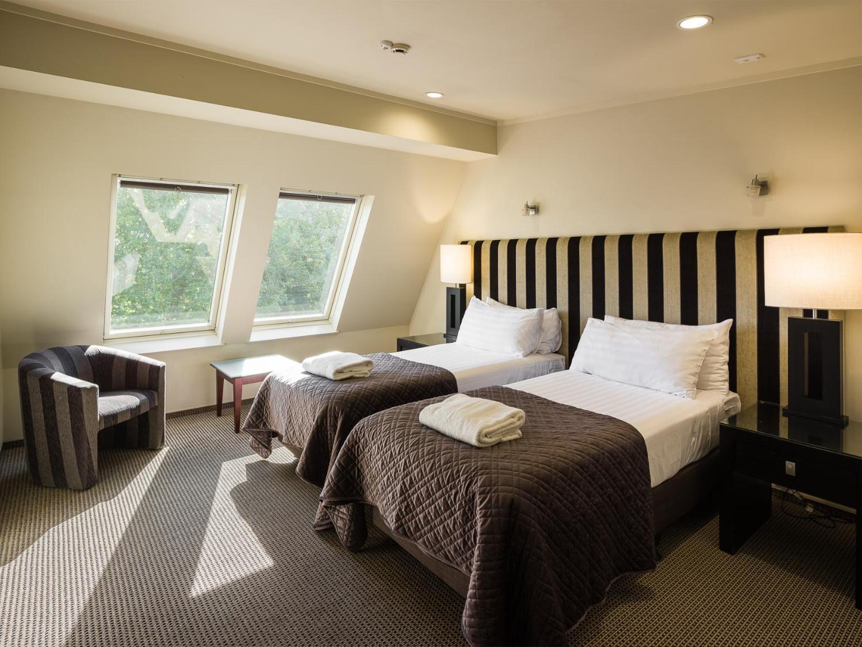 Carnmore Chateau Marlborough Blenheim Luaran gambar A room at the Hotel de la Tour